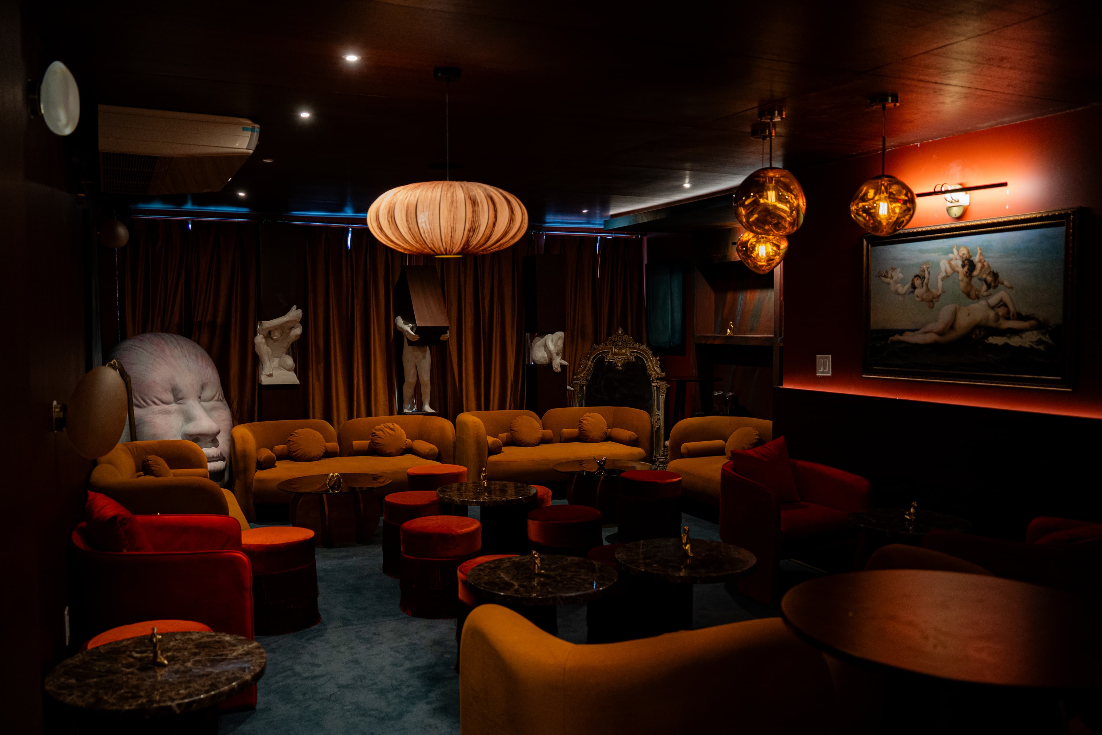 Main room with pendant lights and Venus painting at RokuNana